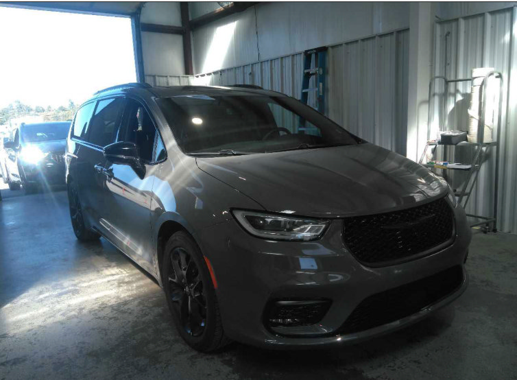 Used 2025 Chrysler Pacifica Limited FWD image 2