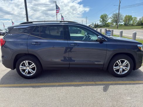 Used 2019 GMC Terrain SLE w/ Driver Convenience Package AWD/4WD image 2