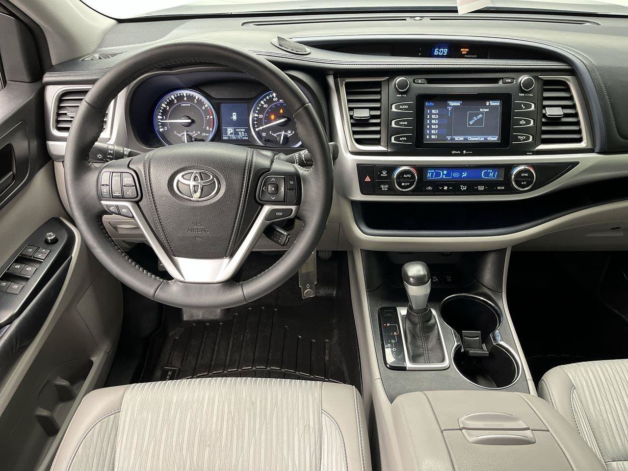 Used 2014 Toyota Highlander Plus AWD/4WD image 13