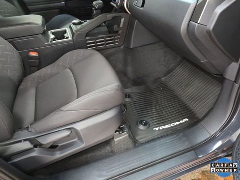 Used 2025 Toyota Tacoma SR5 AWD/4WD image 12