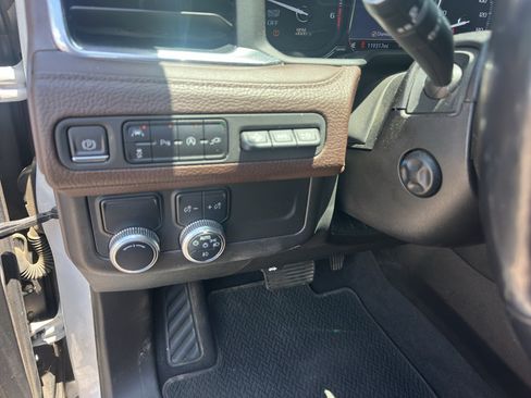 Used 2021 GMC Yukon Denali w/ Denali Premium Package RWD image 6