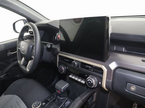 Used 2025 Toyota Tacoma TRD Off-Road image 40