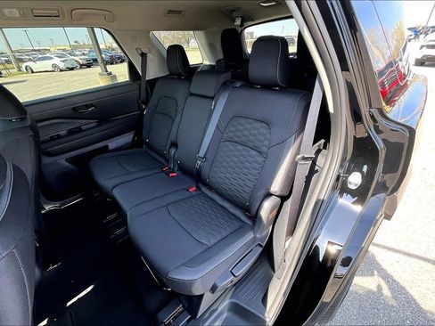 Used 2025 Nissan Pathfinder S FWD image 36