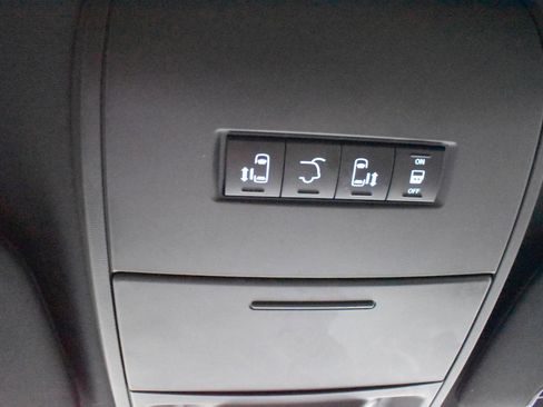 Used 2019 Dodge Grand Caravan SXT image 23