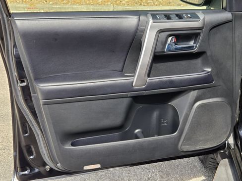 Used 2019 Toyota 4Runner SR5 AWD/4WD image 10