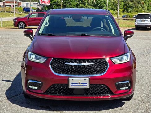 Used 2023 Chrysler Pacifica Touring-L FWD image 22