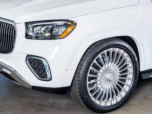 Used 2024 Mercedes-Benz Maybach GLS 600 4MATIC image 12