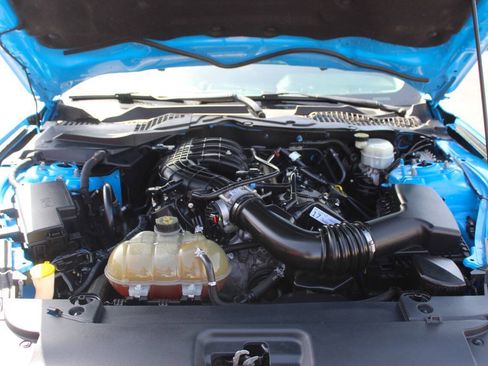 Used 2017 Ford Mustang Coupe RWD image 8