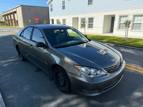 Used 2005 Toyota Camry FWD image 3