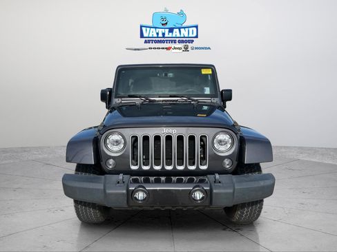 Used 2017 Jeep Wrangler Unlimited Sahara w/ Dual Top Group AWD/4WD image 8
