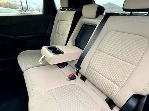 Used 2022 Ford Escape SE w/ SE Sport Appearance Package image 24