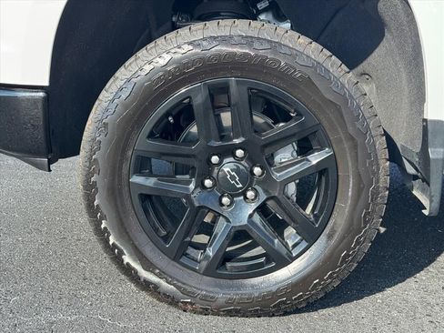 Used 2025 Chevrolet Silverado 1500 LT Trail Boss w/ Convenience Package II image 9