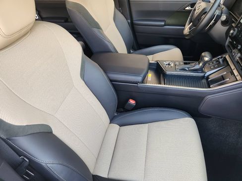 Used 2024 Lexus GX 550 AWD/4WD image 31