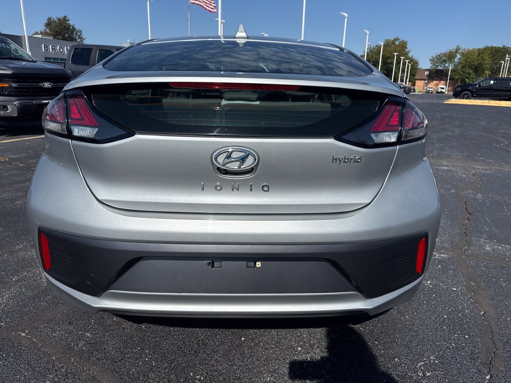 Used 2022 Hyundai Ioniq SEL FWD image 9