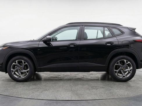 Used 2025 Chevrolet Trax LT FWD image 5