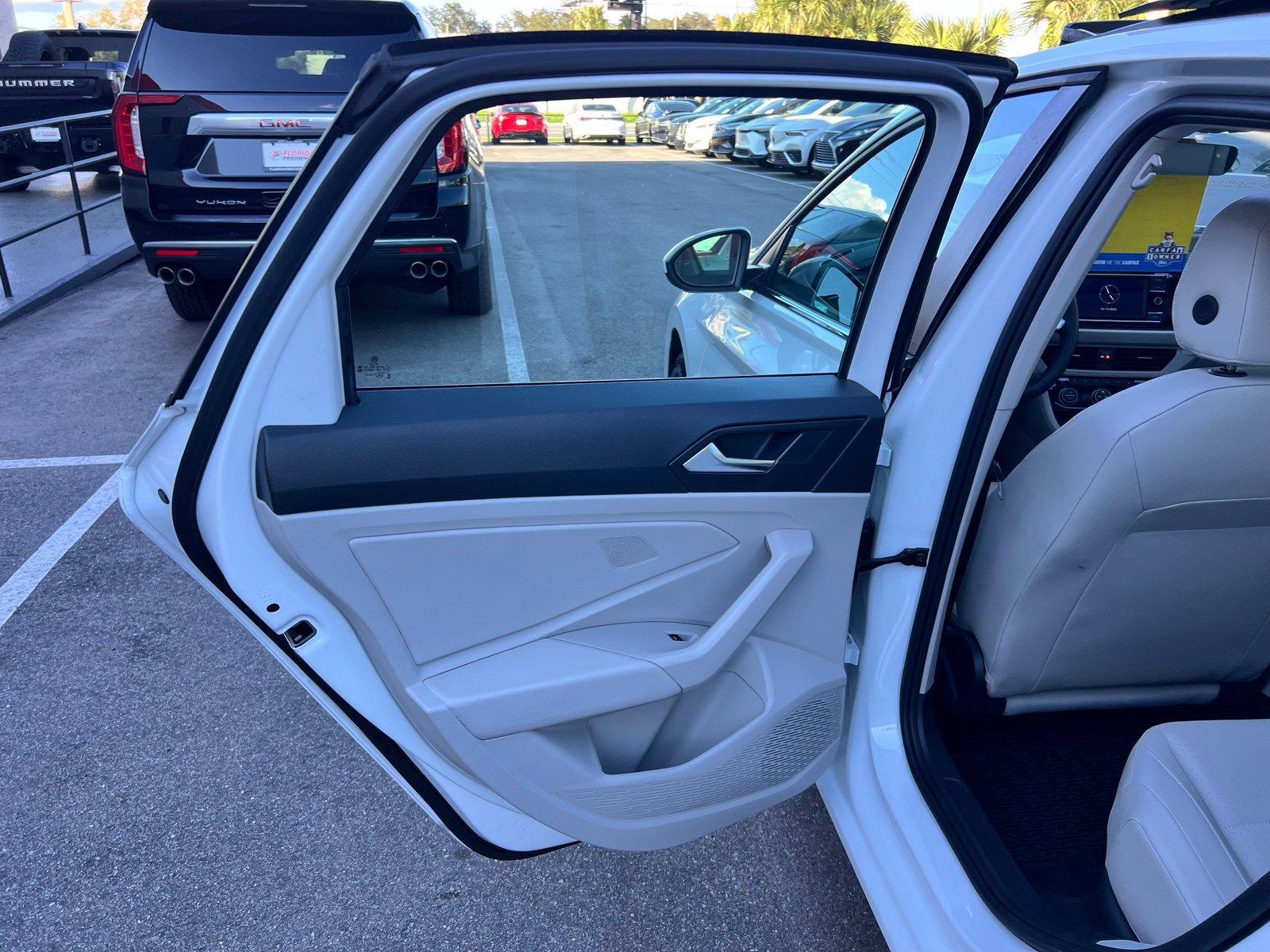 Used 2024 Volkswagen Jetta SE w/ Panoramic Sunroof Package FWD image 50