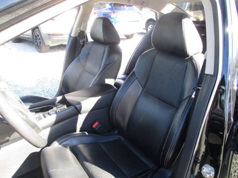 Used 2017 Nissan Maxima 3.5 SV FWD image 18