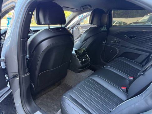 Used 2022 Bentley Flying Spur V8 AWD/4WD image 18