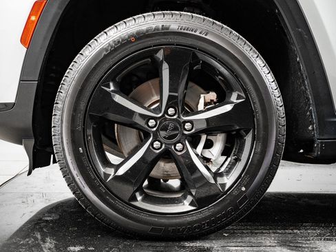 Used 2021 Jeep Grand Cherokee L Laredo image 13