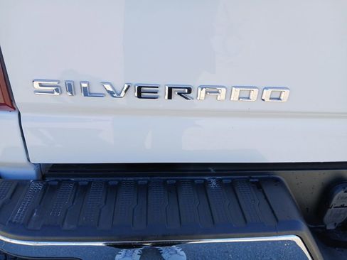 Used 2023 Chevrolet Silverado 2500 LT w/ Convenience Package image 9