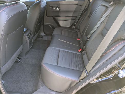 Certified 2025 Nissan Rogue SV image 17