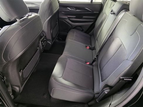 Certified 2024 Jeep Grand Cherokee Laredo X image 14