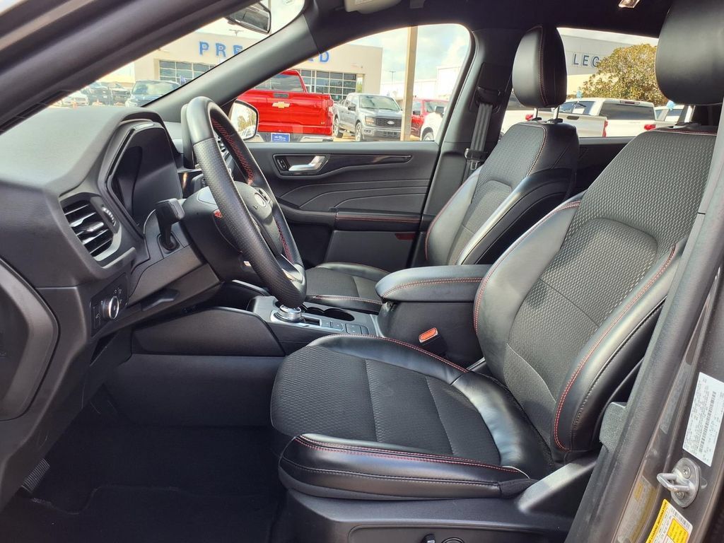 Used 2025 Ford Escape ST-Line Select AWD/4WD image 24