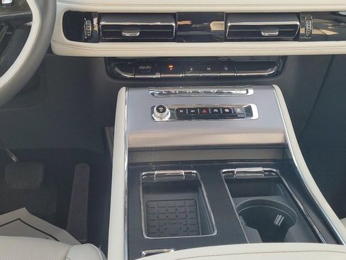 New 2026 Lincoln Aviator AWD image 16