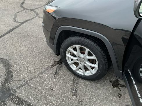 Used 2016 Jeep Cherokee Latitude w/ Cold Weather Group FWD image 20