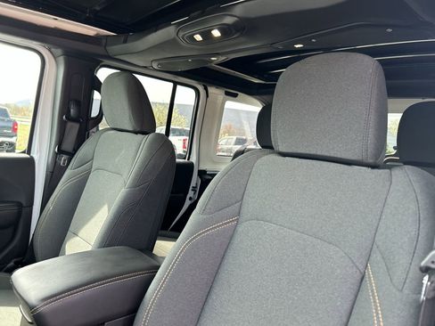 Used 2025 Jeep Wrangler Sahara w/ Safety Group image 22