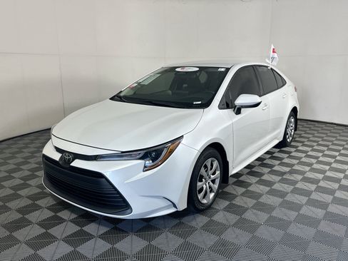 Used 2025 Toyota Corolla LE FWD image 7
