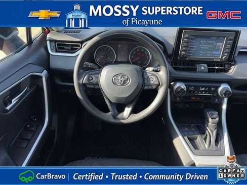 Used 2021 Toyota RAV4 XLE w/ Convenience Package FWD image 17