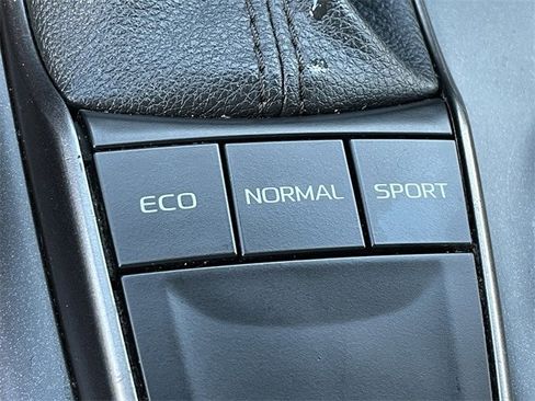 Used 2022 Toyota Camry SE image 22