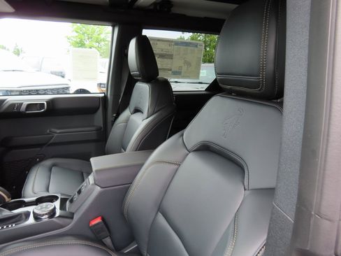 New 2025 Ford Bronco Badlands image 17
