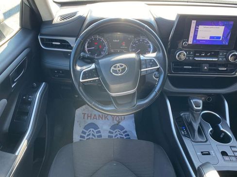 Used 2023 Toyota Highlander LE image 11