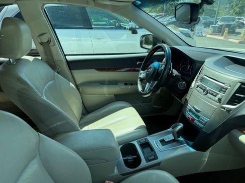 Used 2011 Subaru Outback 2.5i Limited w/ PWR Moonroof Pkg AWD/4WD image 6