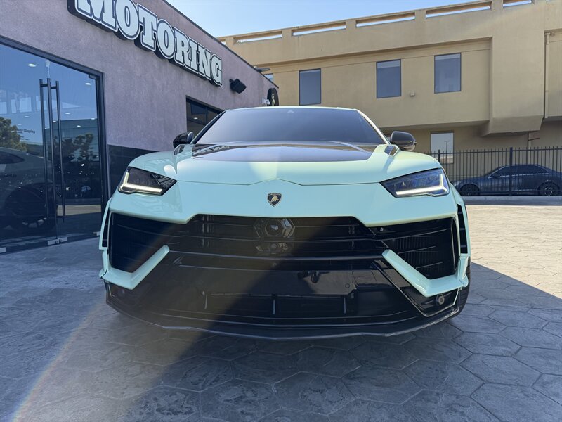 Used 2024 Lamborghini Urus Performante AWD/4WD image 3