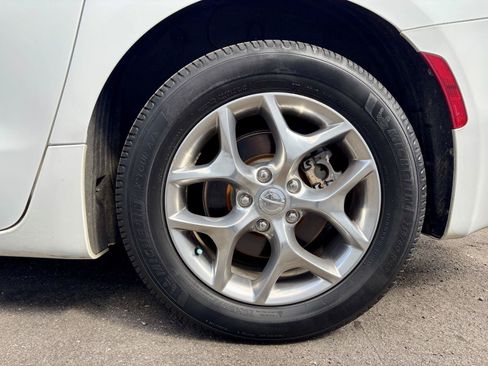Used 2018 Chrysler Pacifica Limited FWD image 42