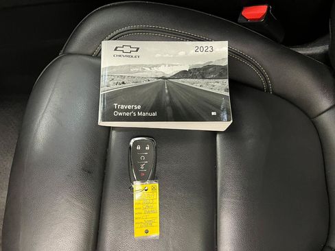 Used 2023 Chevrolet Traverse LT FWD image 51