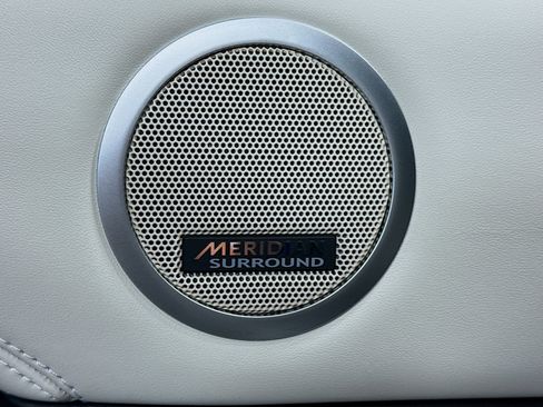 Used 2024 Land Rover Discovery Metropolitan Edition image 25