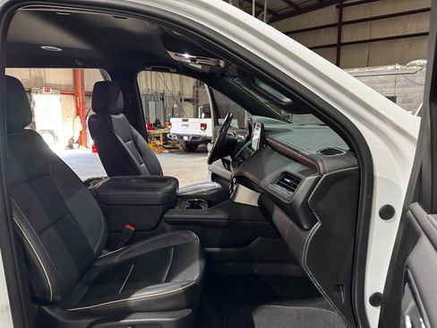 Used 2023 Chevrolet Suburban Premier image 26