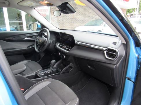 Used 2025 Chevrolet TrailBlazer LT AWD/4WD image 27