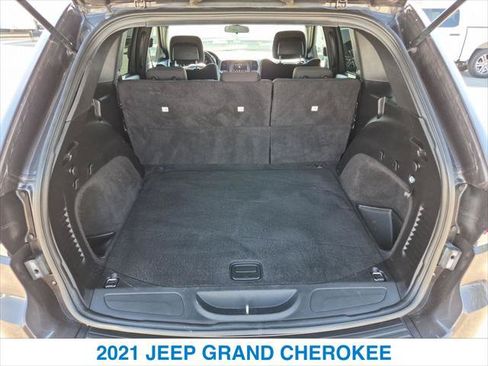 Used 2021 Jeep Grand Cherokee Laredo AWD/4WD image 23