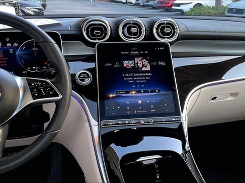 Used 2025 Mercedes-Benz GLC 350e 4MATIC image 7