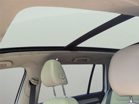 Used 2016 Volkswagen Golf SE w/ Lighting Package FWD image 11