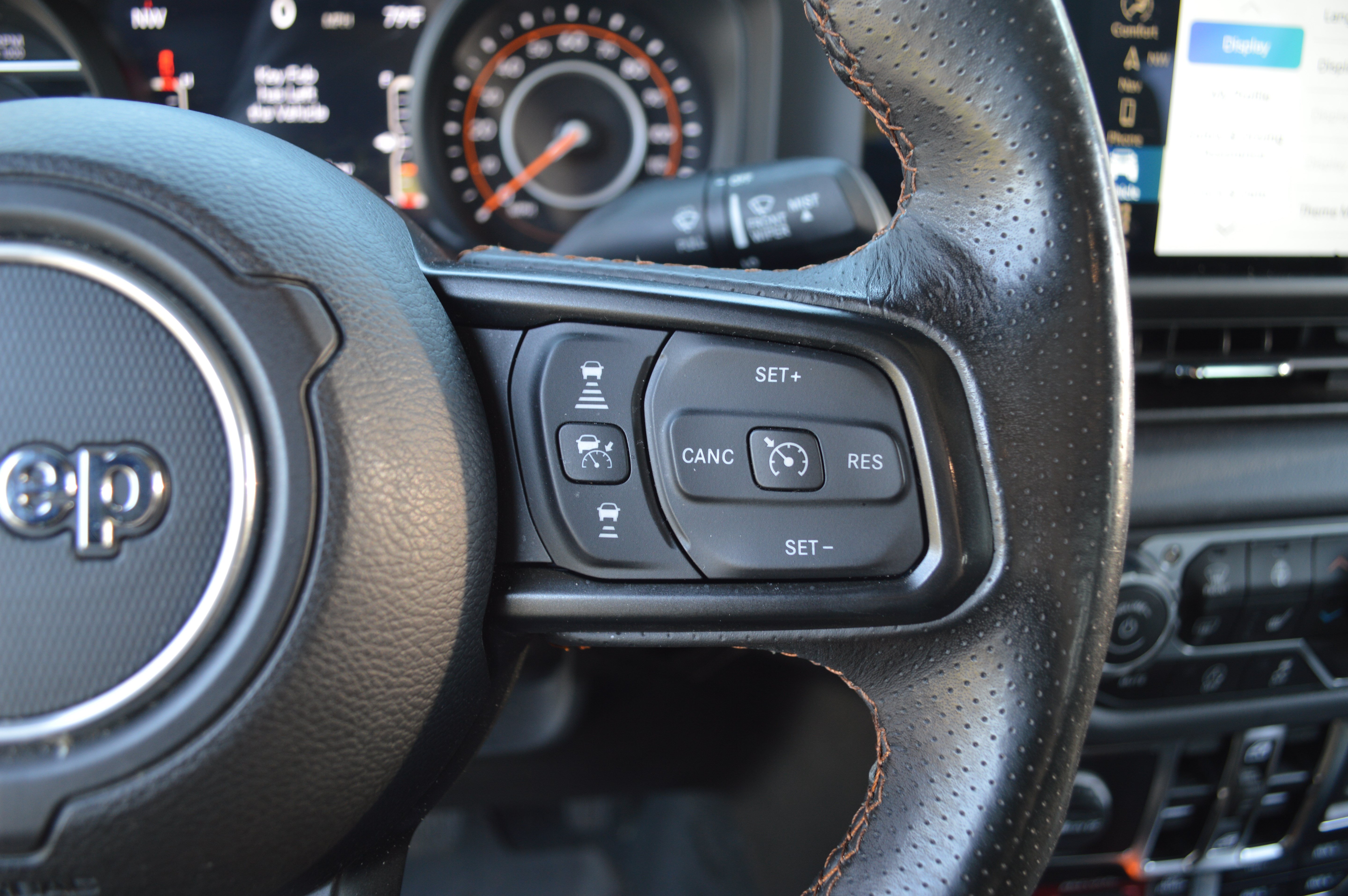 Used 2024 Jeep Gladiator Mojave AWD/4WD image 16