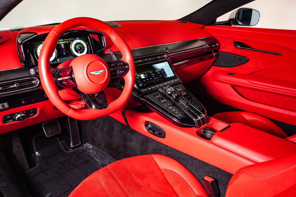 Used 2025 Aston Martin V8 Vantage Roadster RWD image 23