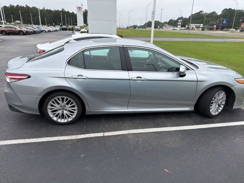 Used 2019 Toyota Camry XLE FWD image 5