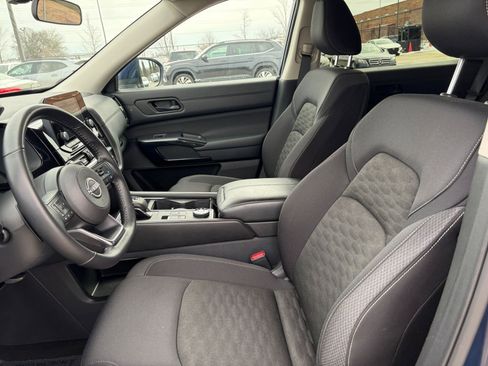 Used 2025 Nissan Pathfinder SV image 28
