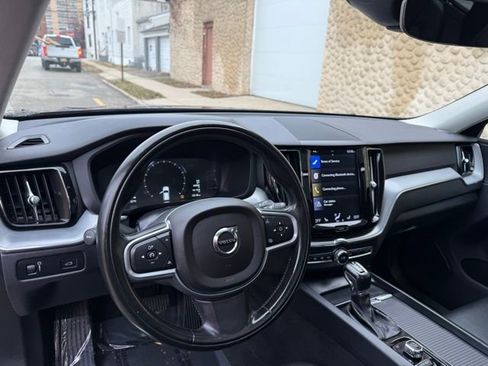 Used 2019 Volvo XC60 T5 Momentum w/ Premium Package image 23